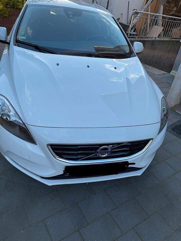 Gebraucht Volvo V40 114 PS (83 kW) 2014 Weiß Limousine