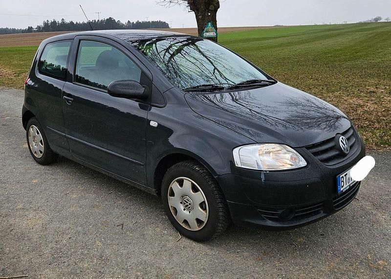 Gebraucht VW Fox 60 PS (44 kW) 2011 Schwarz Kleinwagen