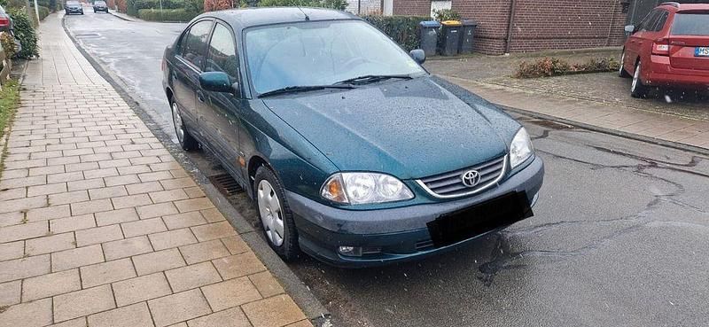 Gebraucht Toyota Avensis 129 PS (94 kW) 2002 Grün Limousine