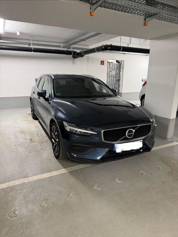 Gebraucht Volvo V60 250 PS (183 kW) 2019 Blau Kombi