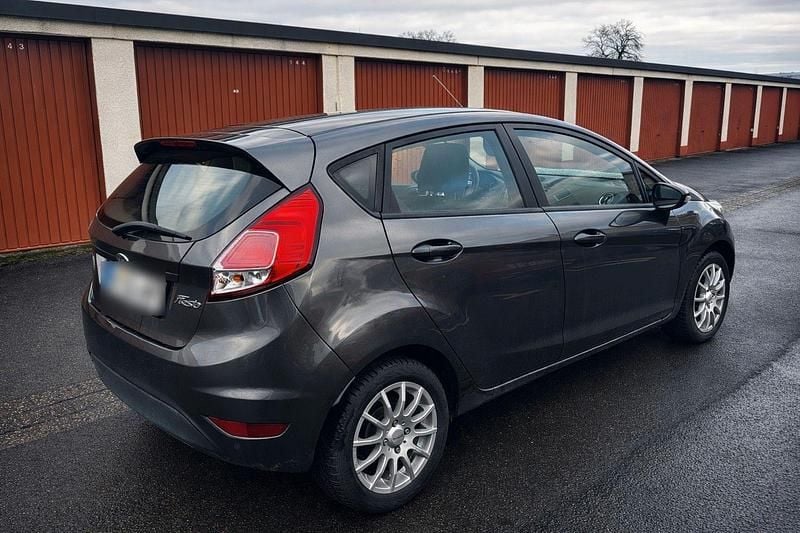 Gebraucht Ford Fiesta Trend 82 PS (60 kW) 2016 Grau Kleinwagen