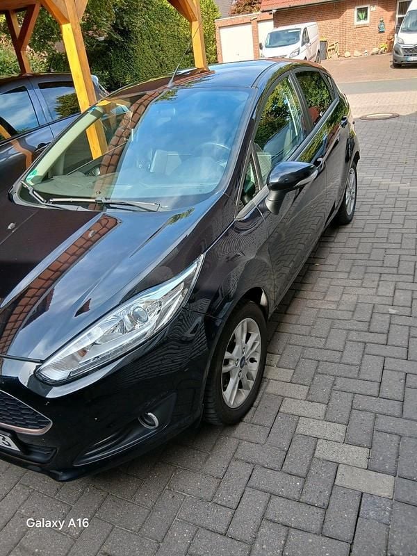 Schwarz Gebraucht 2016 Ford Fiesta Kleinwagen | 4.275 € (Superpreis) - Bild 1/4