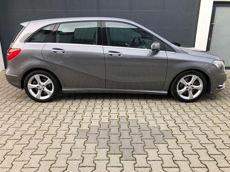 Gebraucht Mercedes B220 184 PS (135 kW) 2014 Grau Kleinwagen