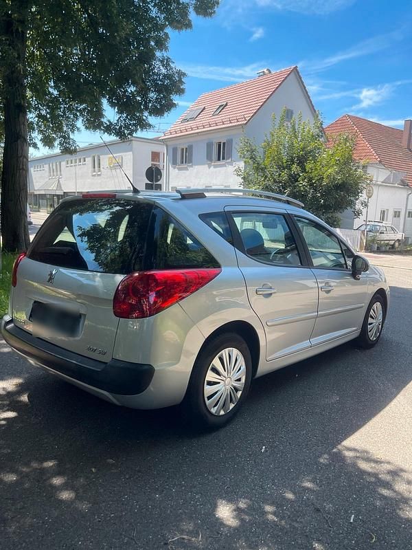 Grau Gebraucht 2011 Peugeot 207 Kombi | 2.900 € (Teuer) - Bild 1/4