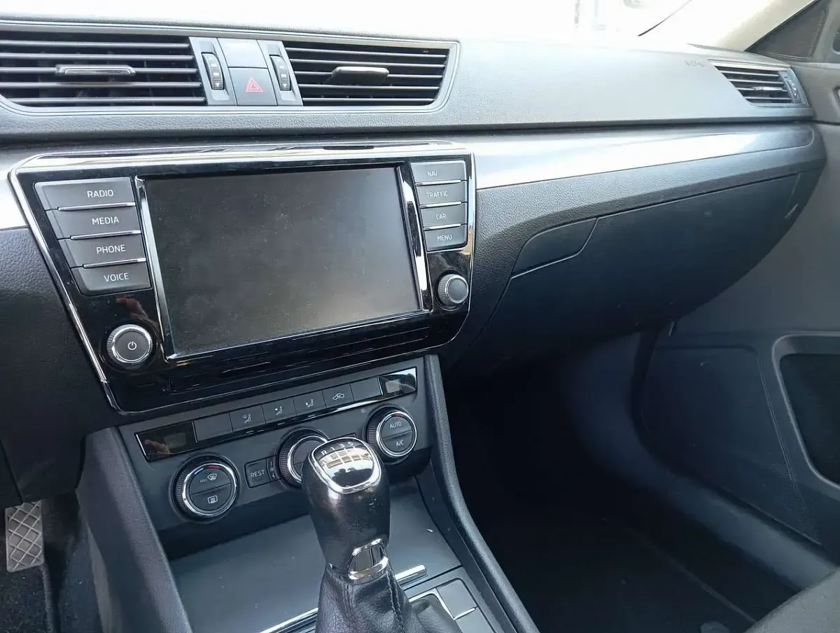 Gebraucht Skoda Superb Active 125 PS (91 kW) 2017 Schwarz Kombi