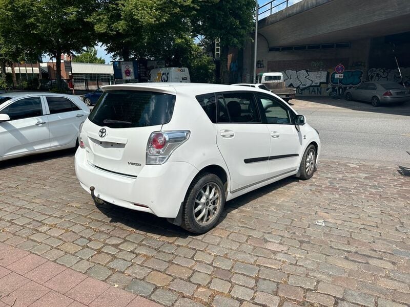 Gebraucht Toyota Verso Life 150 PS (110 kW) 2011 Weiß Van / Kleinbus