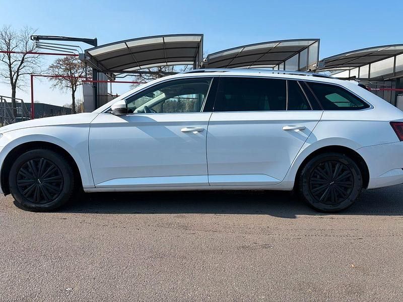 Gebraucht Skoda Superb Style 150 PS (110 kW) 2019 Weiß Kombi