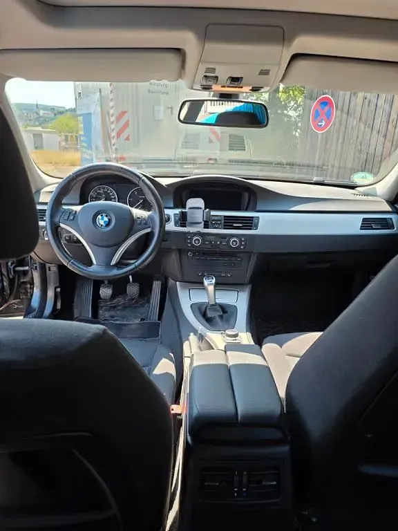 Gebraucht BMW 320 177 PS (130 kW) 2008 Schwarz Kombi
