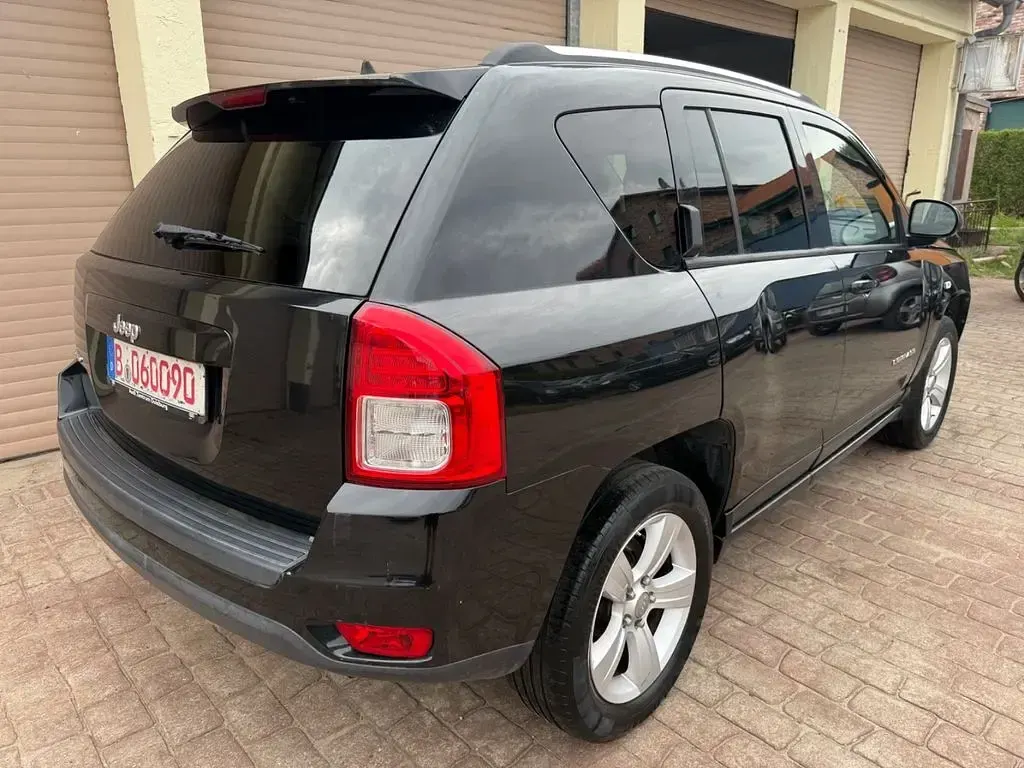 Gebraucht Jeep Compass Sport 136 PS (100 kW) 2012 Schwarz SUV
