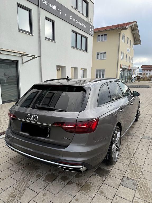 Gebraucht Audi A4 Advanced 204 PS (150 kW) 2021 Grau Kombi