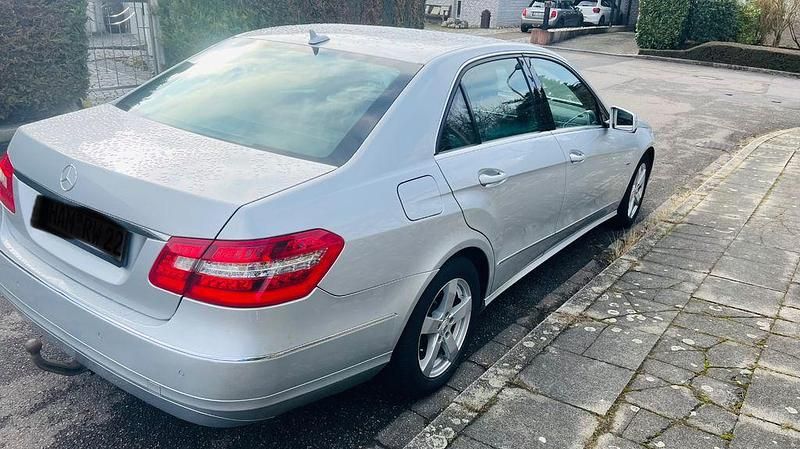 Gebraucht Mercedes E220 Avantgarde 170 PS (125 kW) 2009 Silber Limousine