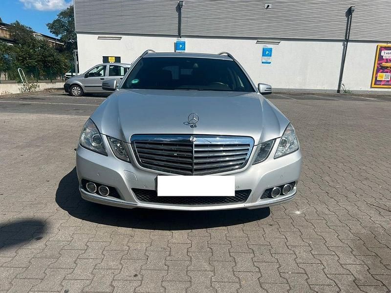 Silber Gebraucht 2011 Mercedes E220 Elegance Kombi | 8.850 € (Guter Preis) - Bild 1/4