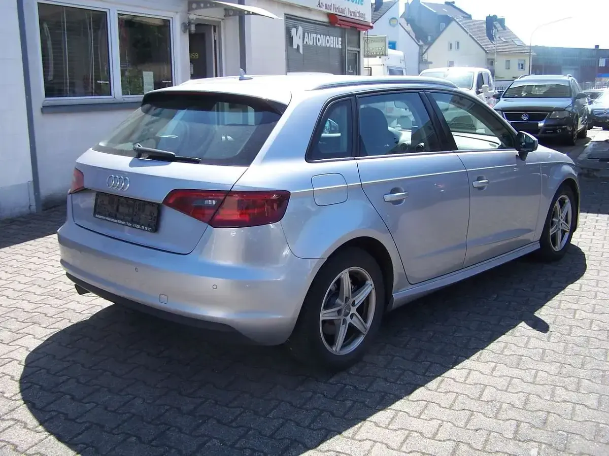 Gebraucht Audi A3 Attraction 110 PS (80 kW) 2015 Florettsilber metallic Kleinwagen