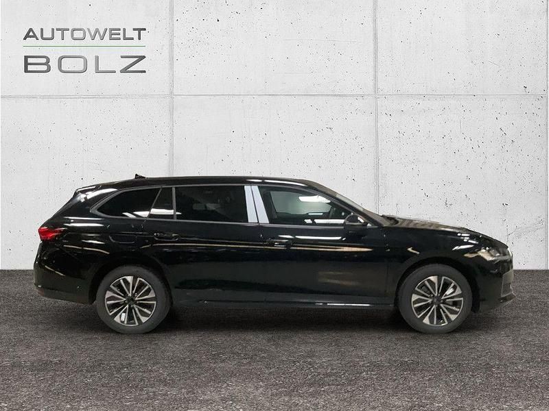 Neu Skoda Superb Selection 150 PS (110 kW) 2026 Onyx schwarz Kombi