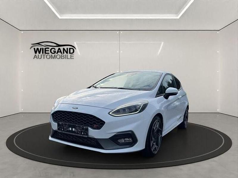 Frozen white Gebraucht 2019 Ford Fiesta ST Kleinwagen | 16.490 € (Fairer Preis) - Bild 1/4