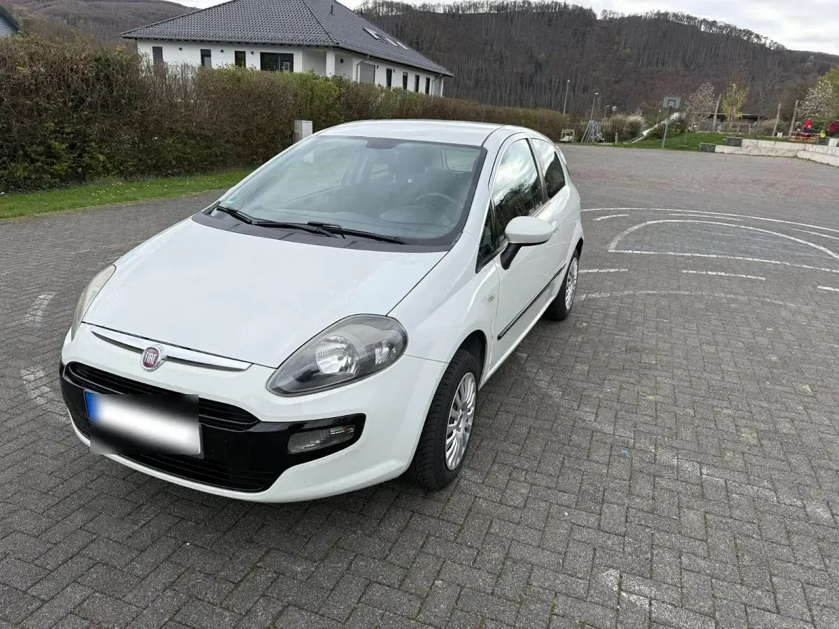 Gebraucht Fiat Punto 69 PS (50 kW) 2011 Weiß Kleinwagen