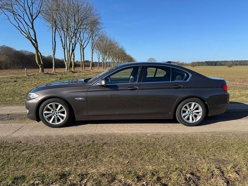 Gebraucht BMW 520 184 PS (135 kW) 2012 Braun Limousine