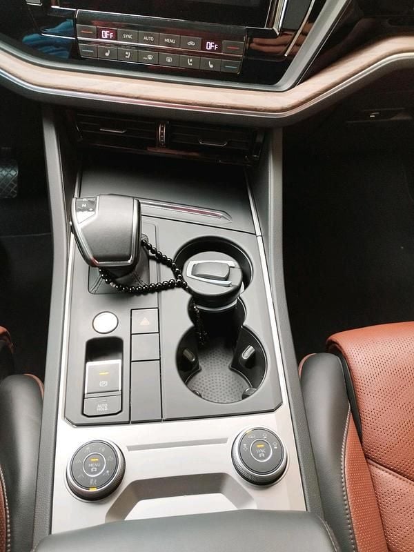 Braun Gebraucht 2018 VW Touareg Atmosphere SUV | 34.200 € (Superpreis) - Bild 1/4