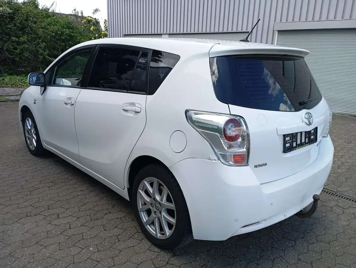 Gebraucht Toyota Verso Executive 150 PS (110 kW) 2011 Weiß Van / Kleinbus