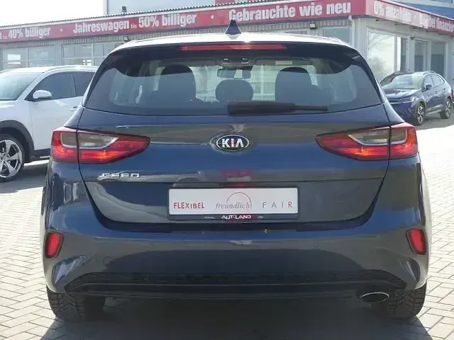 Gebraucht Kia Ceed 140 PS (102 kW) 2019 Blau Kleinwagen