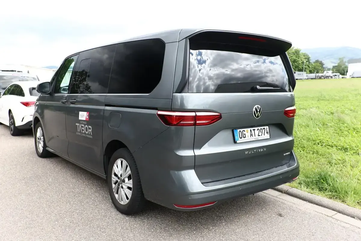 Gebraucht VW LT Life 218 PS (160 kW) 2022 Indiumgrau metallic Van / Kleinbus