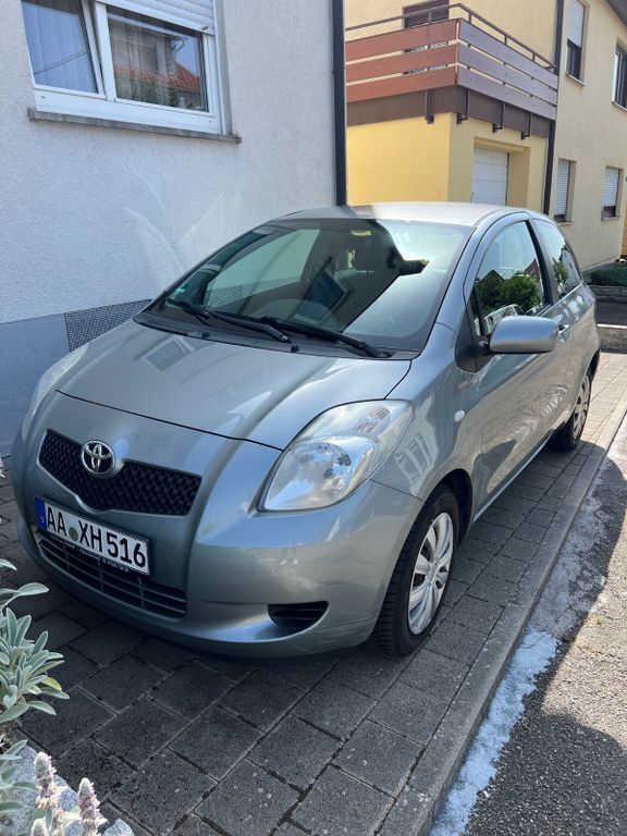 Silber Gebraucht 2006 Toyota Yaris Sol Kleinwagen | 2.699 € (Etwas zu teuer) - Bild 1/4