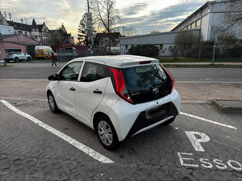 Gebraucht Toyota Aygo 72 PS (52 kW) 2019 Weiß Kleinwagen