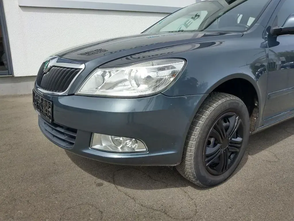 Gebraucht Skoda Octavia 105 PS (77 kW) 2012 Grau Kombi