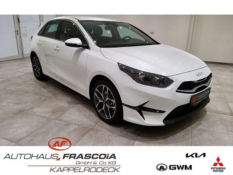 Gebraucht Kia Ceed Spirit 140 PS (102 kW) 2025 Weiß Kleinwagen