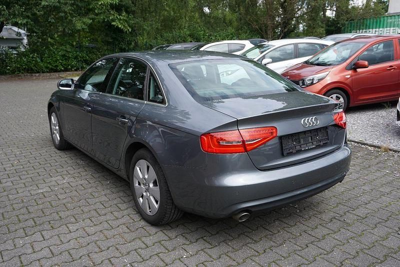 Gebraucht Audi A4 Ambiente 204 PS (150 kW) 2013 Grau Limousine