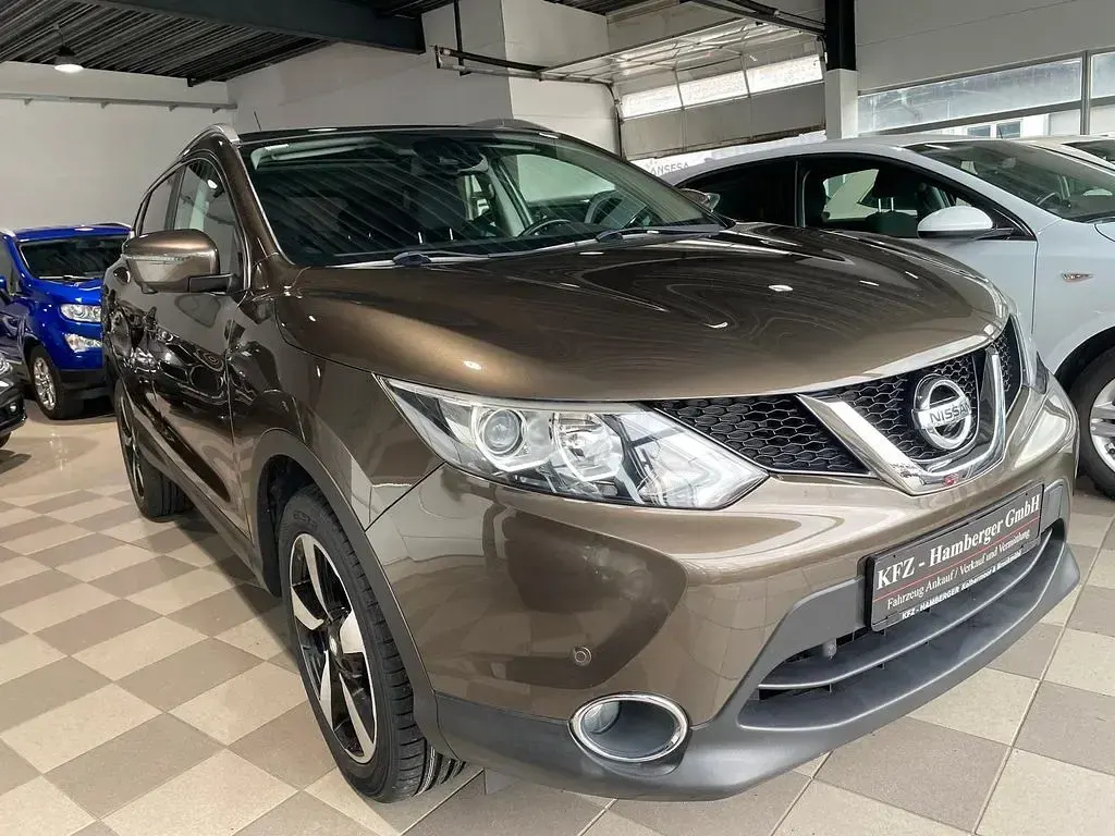 Gebraucht Nissan Qashqai N-Connecta 163 PS (119 kW) 2016 Braun SUV