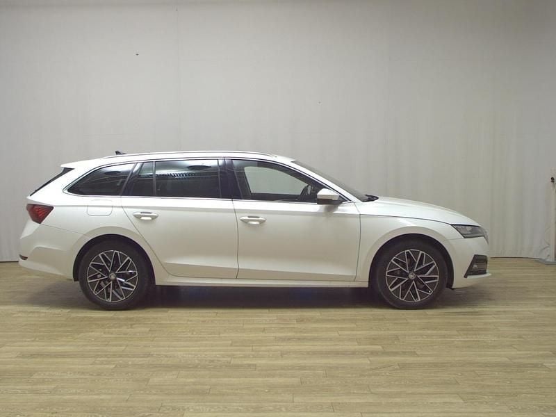 Weiss Gebraucht 2021 Skoda Octavia Kombi | 13.450 € (Fairer Preis) - Bild 1/4