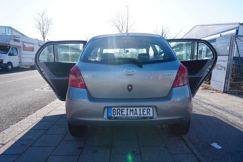Gebraucht Toyota Yaris Cool 69 PS (50 kW) 2007 Medium silver metallic Kleinwagen