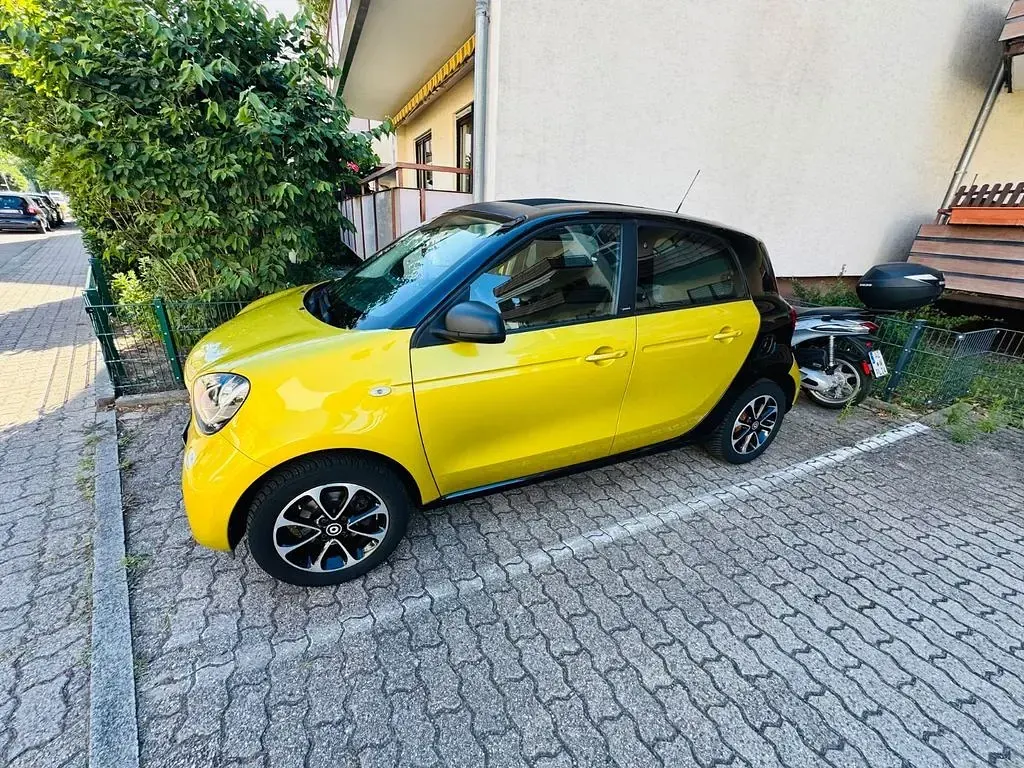 Gebraucht Smart ForFour Passion 90 PS (66 kW) 2016 Gelb Kleinwagen