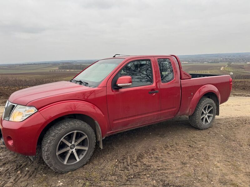 Rot Gebraucht 2011 Nissan Navara SE Abholung | 13.500 € (Etwas zu teuer) - Bild 1/4