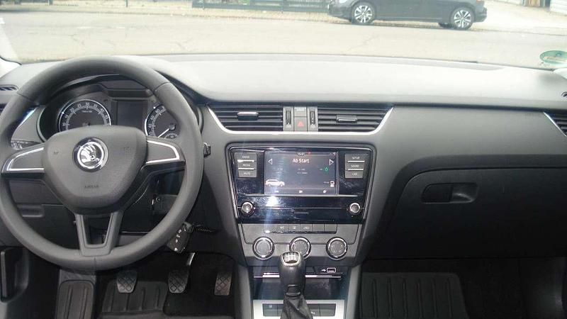 Gebraucht Skoda Octavia Ambition 150 PS (110 kW) 2018 Silber Kombi