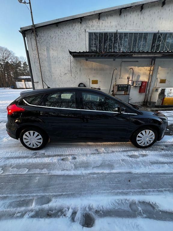 Gebraucht Ford Focus Cool & Connect 125 PS (91 kW) 2018 Schwarz Limousine