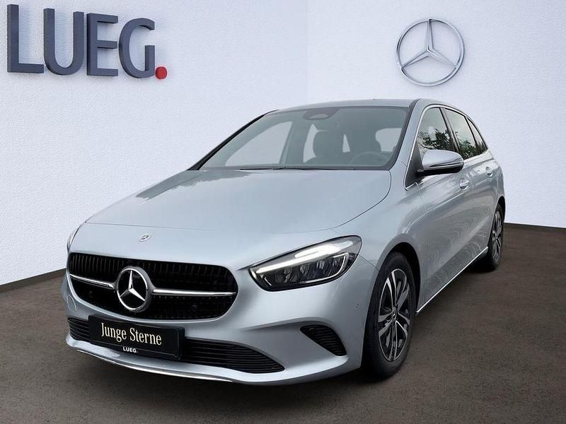 Metalliclack hightechsilber Gebraucht 2024 Mercedes B200 Advanced Van / Kleinbus | 31.890 € (Guter Preis) - Bild 1/4