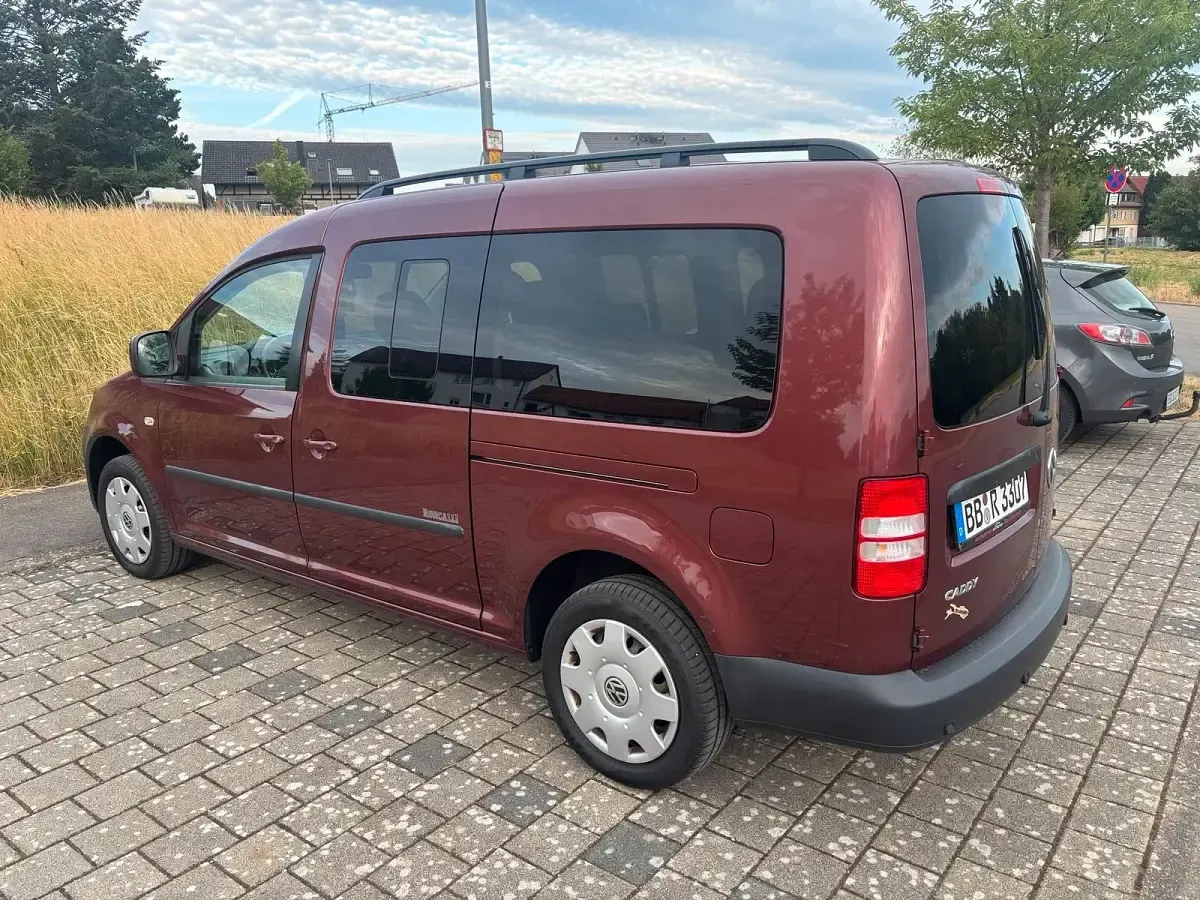 Gebraucht VW Caddy Maxi 109 PS (80 kW) 2011 Rot Van / Kleinbus