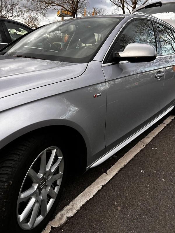 Grau Gebraucht 2015 Audi A4 Attraction Kombi | 12.000 € (Fairer Preis) - Bild 1/4