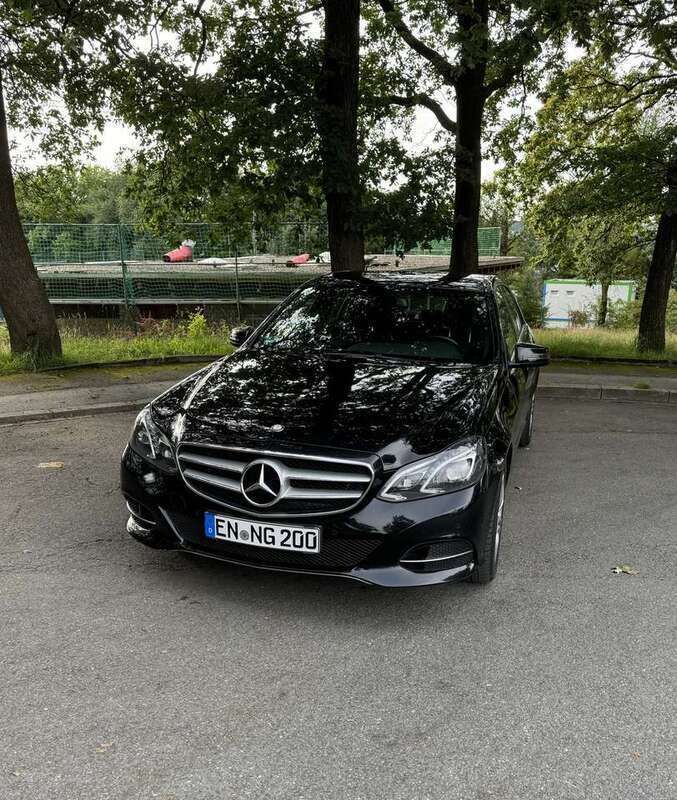 Schwarz Gebraucht 2014 Mercedes E200 Limousine | 14.999 € (Fairer Preis) - Bild 1/4