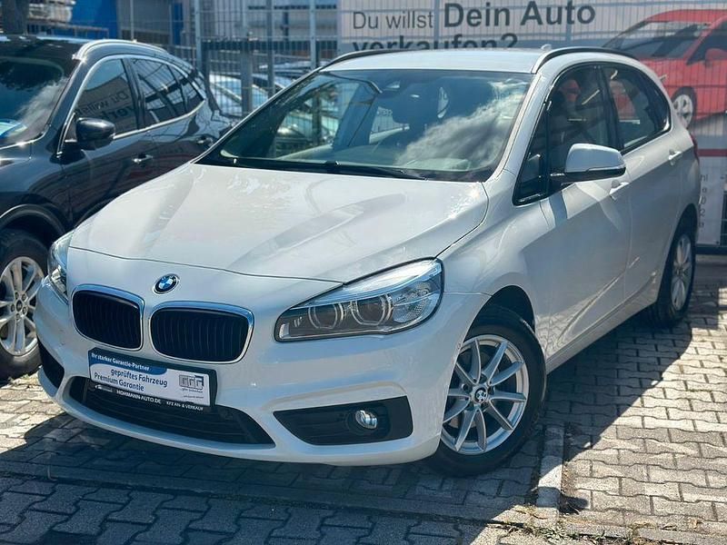 Weiß Gebraucht 2017 BMW 218 Active Tourer Advantage Van / Kleinbus | 16.980 € (Fairer Preis) - Bild 1/4