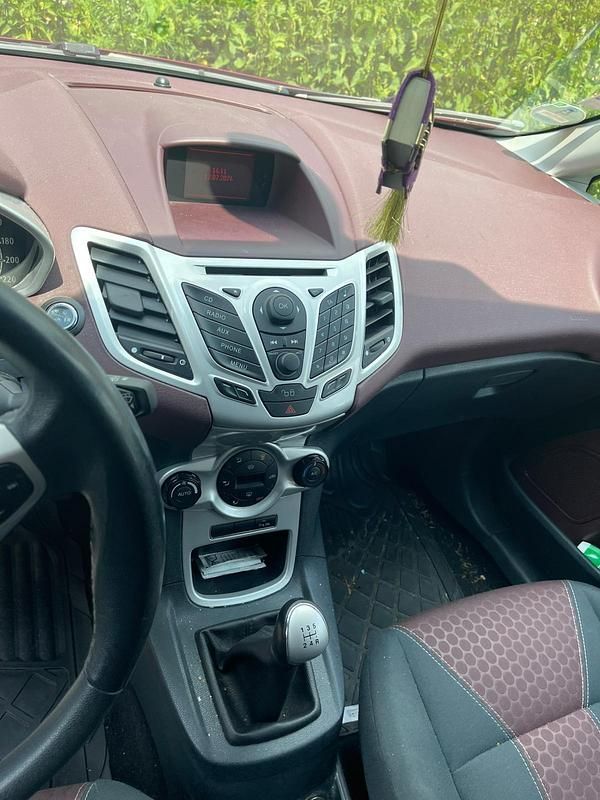 Gebraucht Ford Fiesta Titanium 90 PS (66 kW) 2009 Violet Kleinwagen