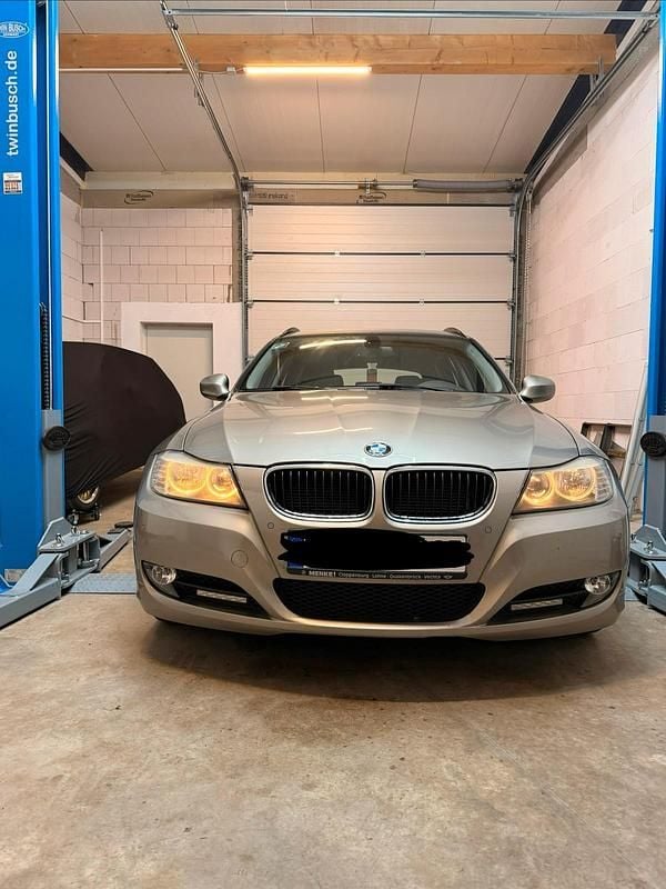 Gebraucht BMW 318 143 PS (105 kW) 2012 Gold Kombi