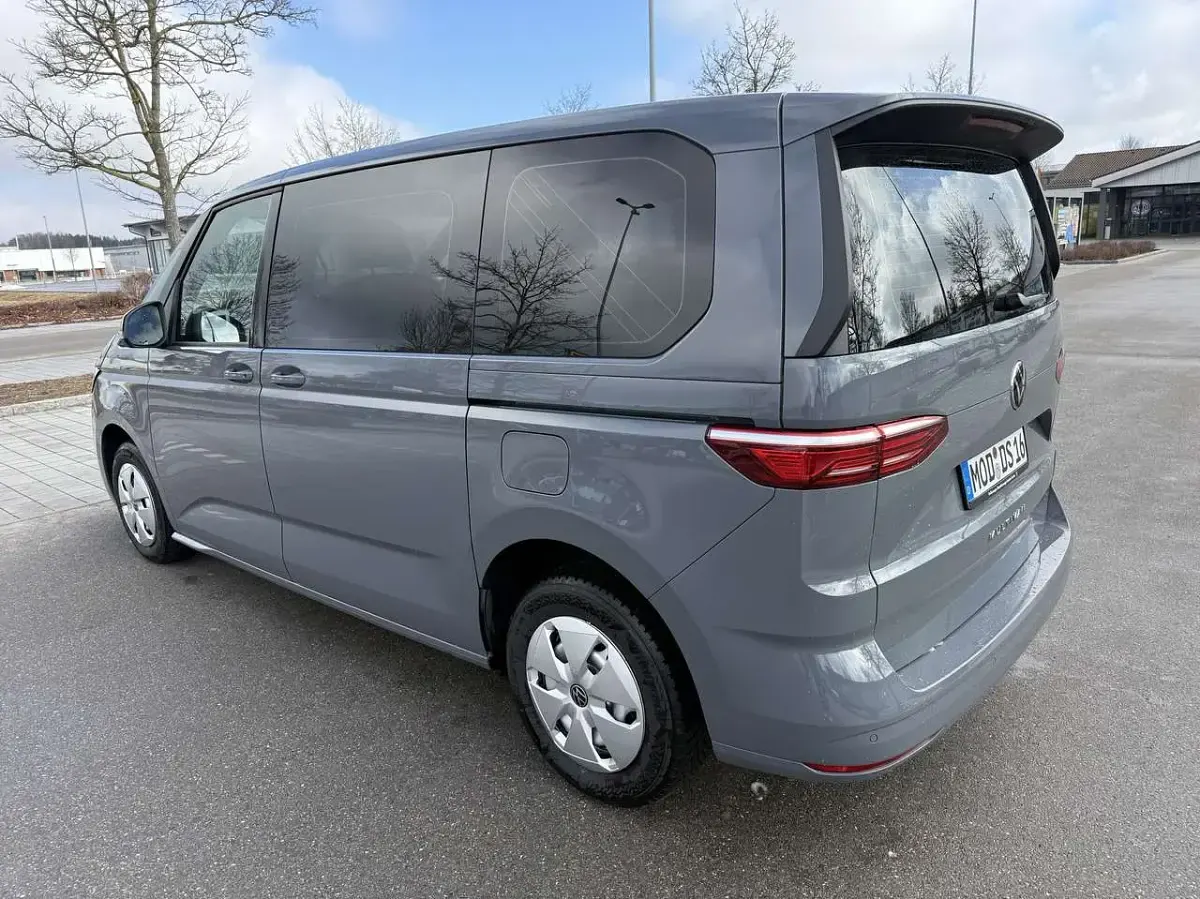 Gebraucht VW T7 150 PS (110 kW) 2025 Grau Van