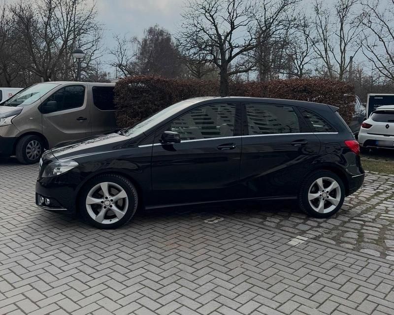 Gebraucht Mercedes B220 170 PS (125 kW) 2013 Schwarz Van / Kleinbus