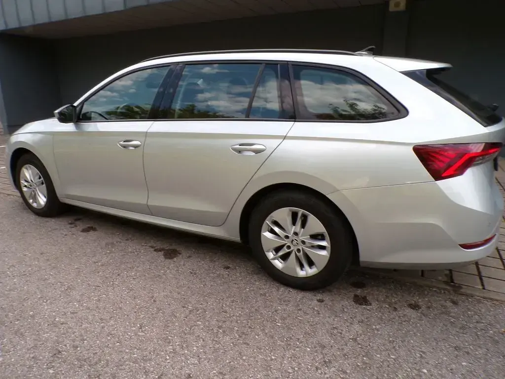 Gebraucht Skoda Octavia 116 PS (85 kW) 2023 Silber Limousine