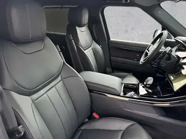 Gebraucht Land Rover Range Rover Sport HSE Dynamic 300 PS (220 kW) 2026 Santorini black SUV
