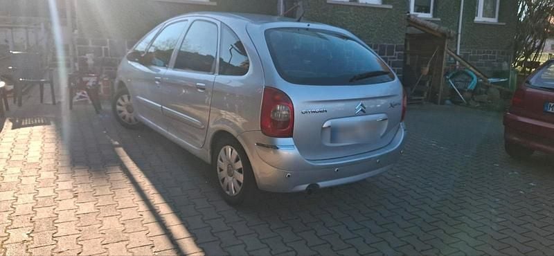 Gebraucht Citroën Xsara Picasso 108 PS (79 kW) 2009 Silber Van / Kleinbus