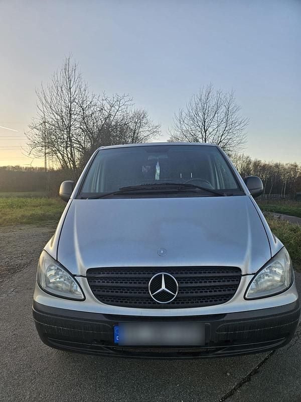 Silber Gebraucht 2004 Mercedes Vito Van | 5.400 € (Fairer Preis) - Bild 1/4